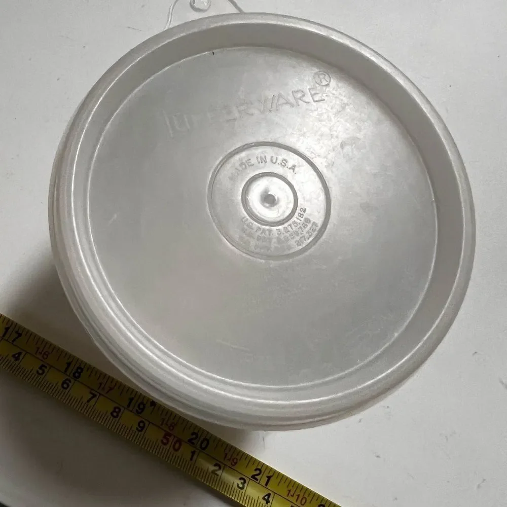 Tupperware Vintage Servalier Bowl 733-9 with Sunburst Lid 734-1 White Frosted‎